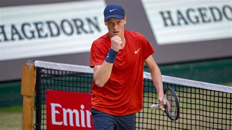 Wimbledon 2024: Experts' picks and betting tips .
